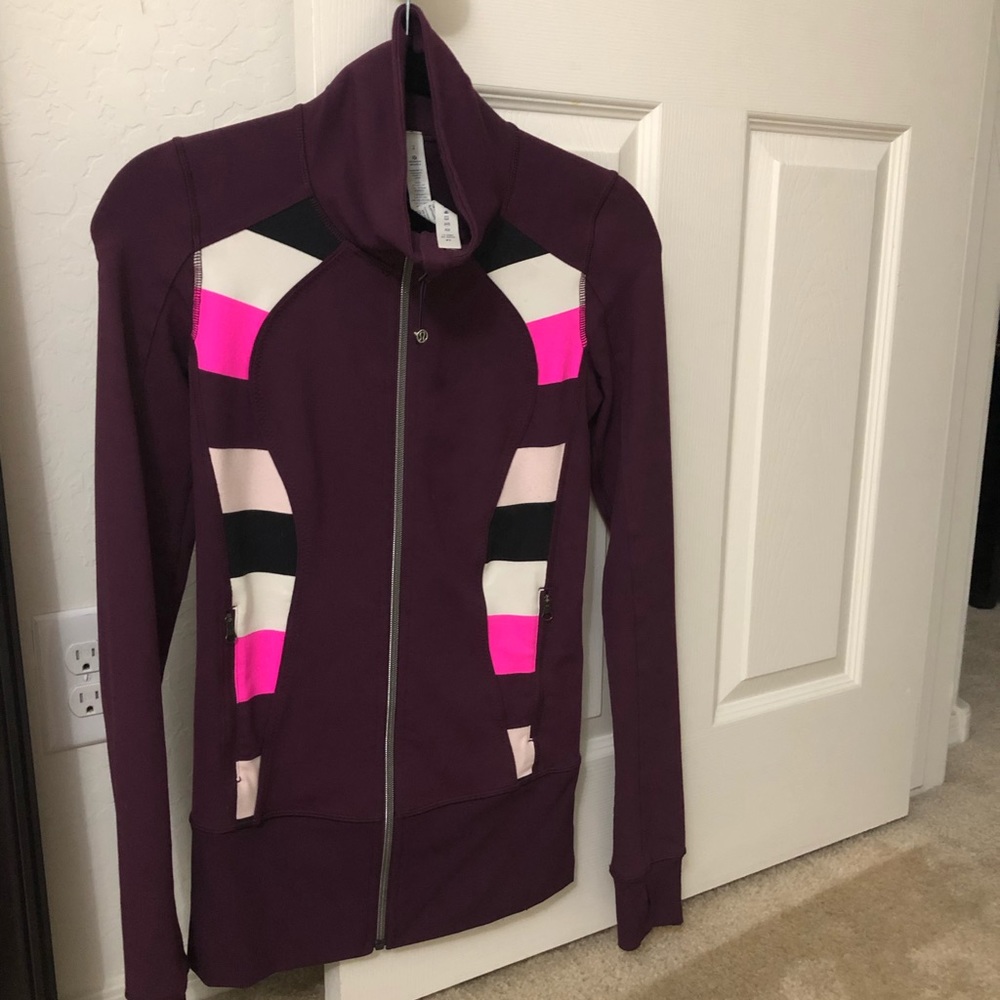 Authentic Lulu super cute zip up !!!